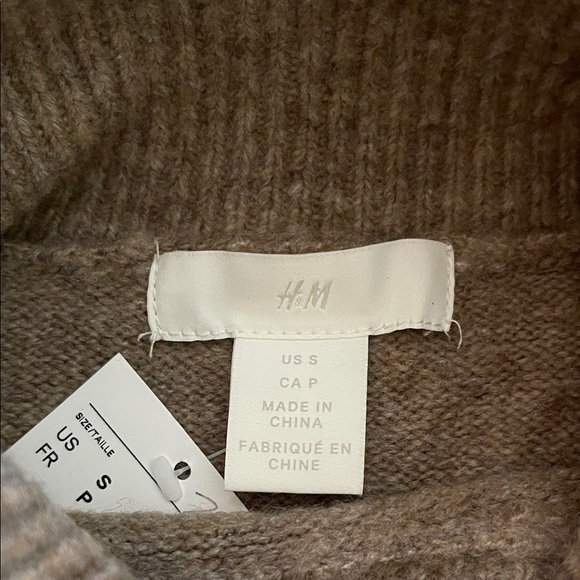 H&M Women’s Taupe Turtleneck Sweater - Picture 2 of 4